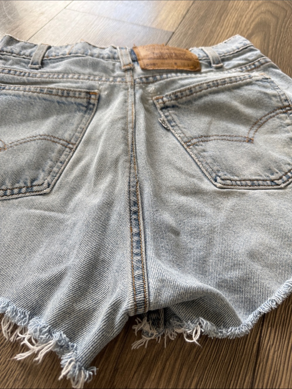 Levi’s vintage cut off denim shorts I. The perfect blue color - Picture 9 of 16
